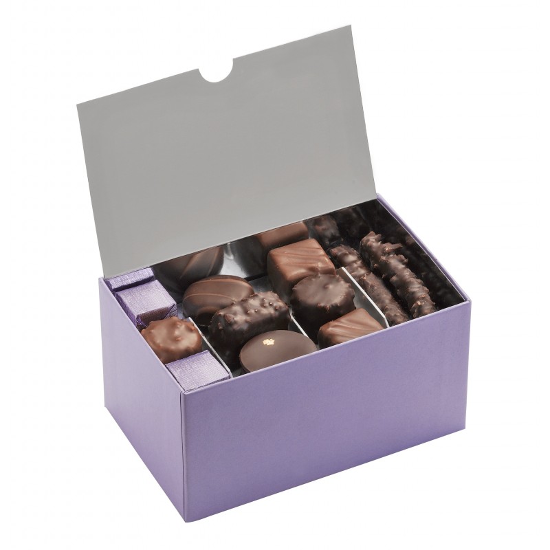 Ballotin de chocolat et praliné - Boîte ouverte avec assortiment de chocolats - Coffret cadeau chocolat - Chocolat à offrir