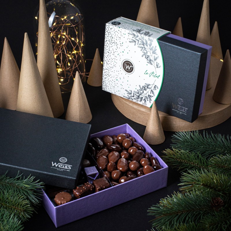 Ballotin de Noël - Ballotin à offrir - Le Pilat - Assortiment de chocolat Boite ouverte - photo d'ambiance